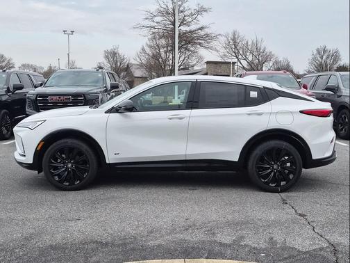 Summit White 2026 Buick Envista Sport Touring FWD