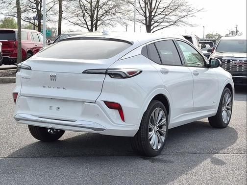 White Frost Tricoat 2026 Buick Envista Avenir FWD