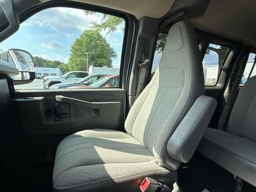 Summit White 2025 GMC Savana 3500 RWD 3500 Extended Wheelbase LT