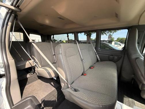 Summit White 2025 GMC Savana 3500 RWD 3500 Extended Wheelbase LT