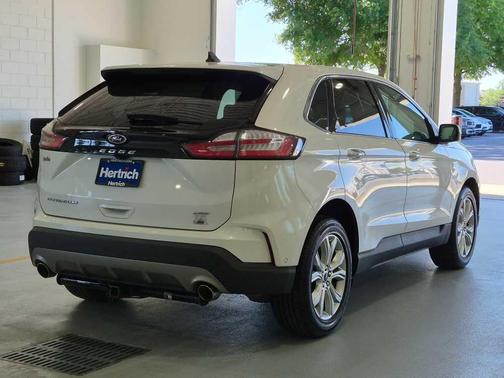 Star White Metallic Tri-Coat 2021 Ford Edge Titanium