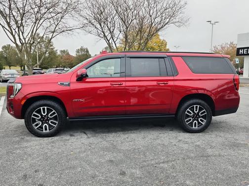 2023 GMC Yukon XL 4WD AT4