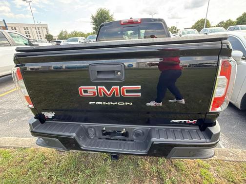Onyx Black 2022 GMC Canyon AT4