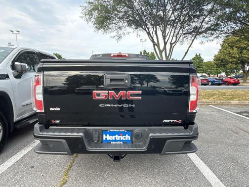Onyx Black 2022 GMC Canyon AT4