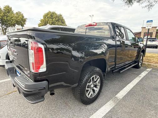Onyx Black 2022 GMC Canyon AT4