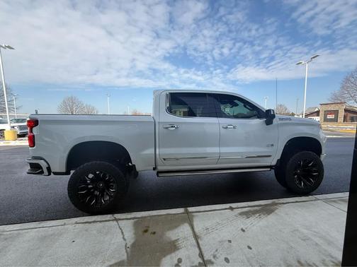 2022 Chevrolet Silverado 1500 High Country