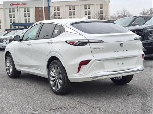 White Frost Tricoat 2026 Buick Envista Avenir FWD
