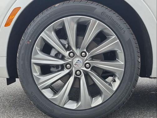 White Frost Tricoat 2026 Buick Envista Avenir FWD