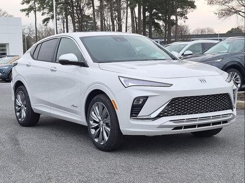 White Frost Tricoat 2026 Buick Envista Avenir FWD