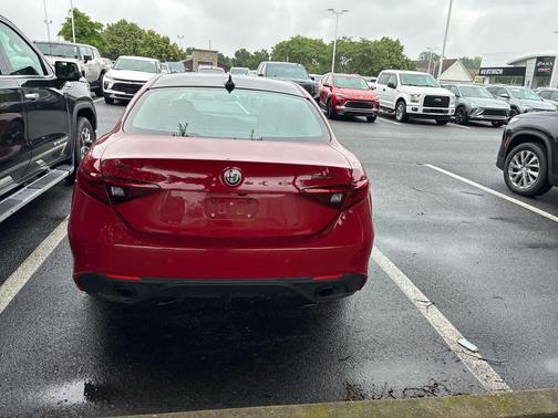 Alfa Rosso 2021 Alfa Romeo Giulia Ti