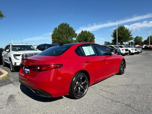Alfa Rosso 2021 Alfa Romeo Giulia Ti