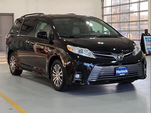 2018 Toyota Sienna XLE