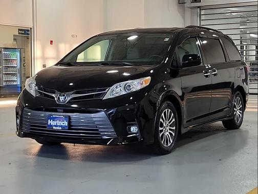 2018 Toyota Sienna XLE
