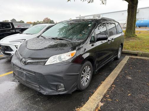 2018 Toyota Sienna XLE