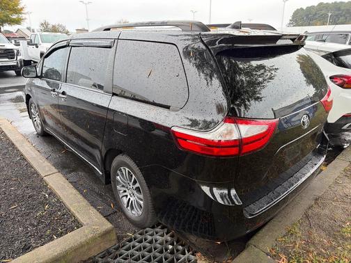 2018 Toyota Sienna XLE