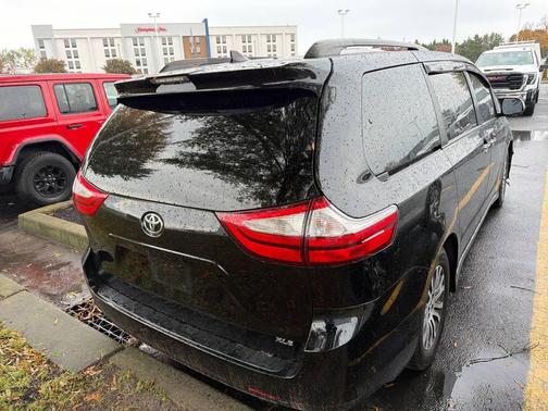 2018 Toyota Sienna XLE