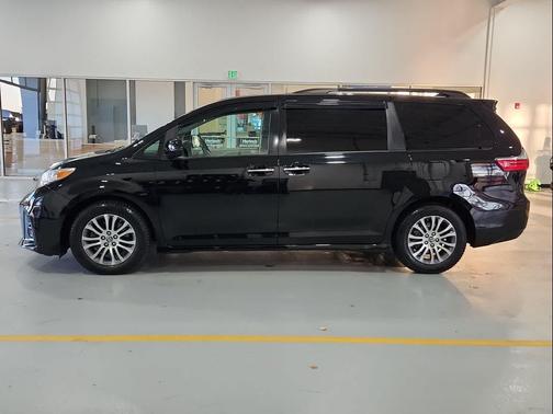 2018 Toyota Sienna XLE