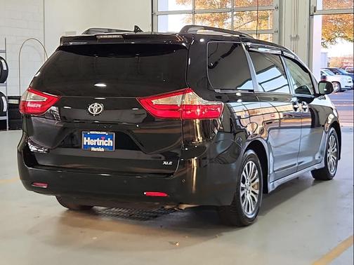 2018 Toyota Sienna XLE