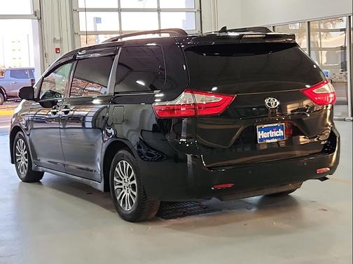 2018 Toyota Sienna XLE