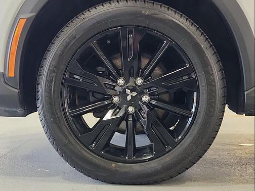 2023 Mitsubishi Eclipse Cross LE