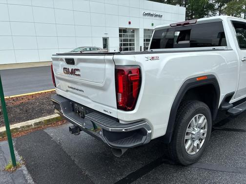 White Frost Tricoat 2023 GMC Sierra 2500 SLT