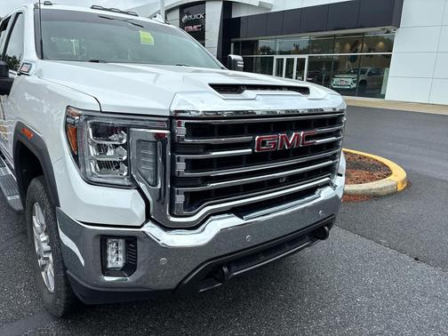 White Frost Tricoat 2023 GMC Sierra 2500 SLT