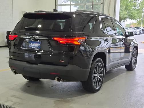 Mosaic Black Metallic 2023 Chevrolet Traverse RS
