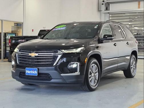 Mosaic Black Metallic 2022 Chevrolet Traverse LT Leather