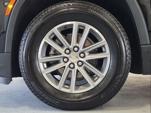 Mosaic Black Metallic 2022 Chevrolet Traverse LT Leather