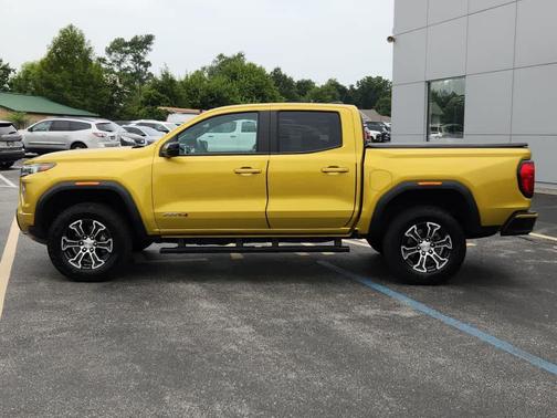 2023 GMC Canyon AT4