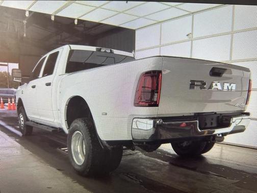 2025 RAM 3500 Tradesman Crew Cab 4x4 8' Box