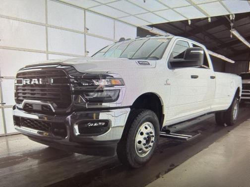 2025 RAM 3500 Tradesman Crew Cab 4x4 8' Box