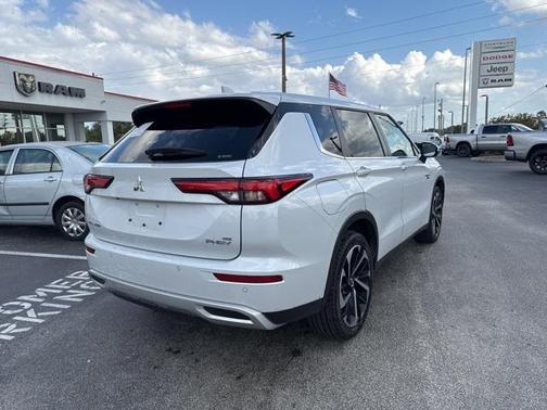 2023 Mitsubishi Outlander PHEV SE S-AWC