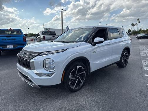 2023 Mitsubishi Outlander PHEV SE S-AWC