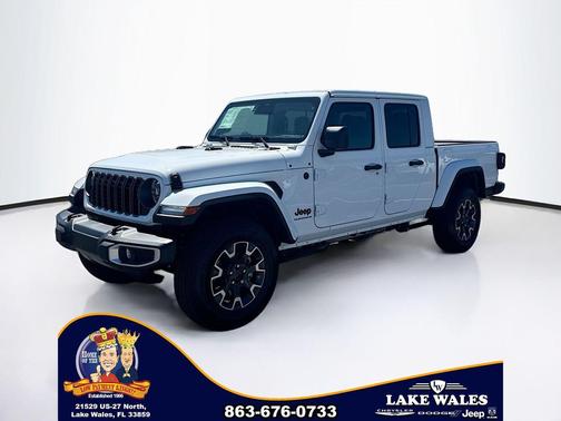 Bright White Clearcoat 2026 Jeep Gladiator Sahara 4x4
