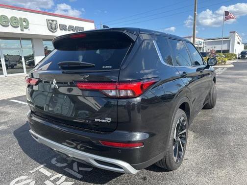 2023 Mitsubishi Outlander PHEV SE S-AWC