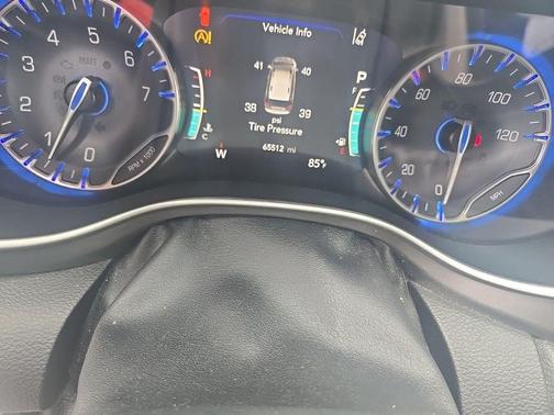Luxury White Pearlcoat 2020 Chrysler Pacifica Touring L