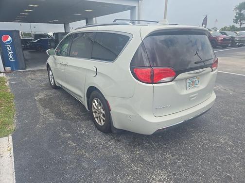 Luxury White Pearlcoat 2020 Chrysler Pacifica Touring L