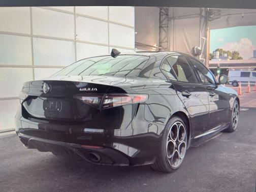 Vulcano Black Metallic 2024 Alfa Romeo Giulia Veloce AWD