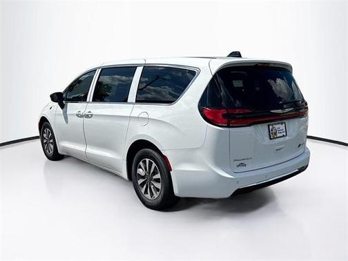 2025 Chrysler Pacifica Hybrid Select