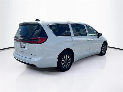 2025 Chrysler Pacifica Hybrid Select