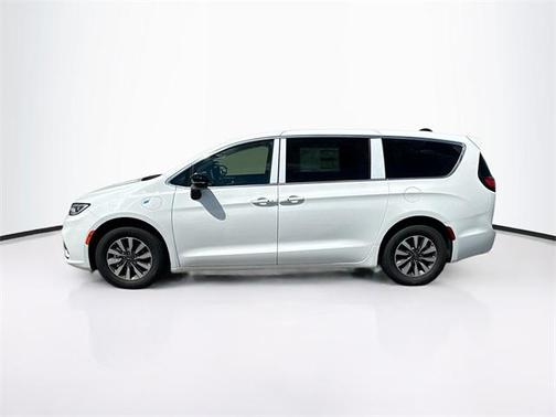 2025 Chrysler Pacifica Hybrid Select