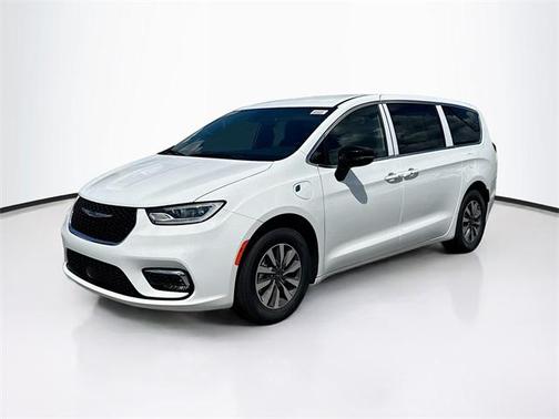 2025 Chrysler Pacifica Hybrid Select