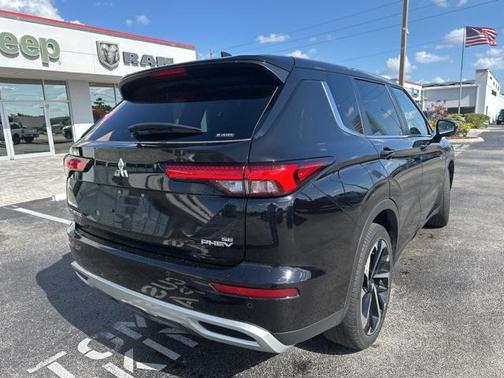 2023 Mitsubishi Outlander PHEV SE S-AWC