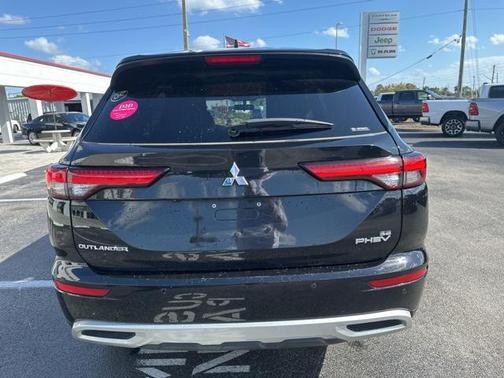 2023 Mitsubishi Outlander PHEV SE S-AWC