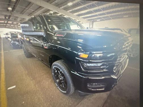 Diamond Black Crystal Pearlcoat 2025 RAM 2500 Big Horn Crew Cab 4x2 6'4' Box