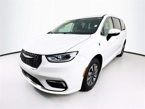 2023 Chrysler Pacifica Hybrid Touring L