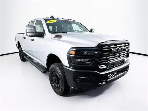 2025 RAM 2500 Tradesman Crew Cab 4x4 6'4' Box