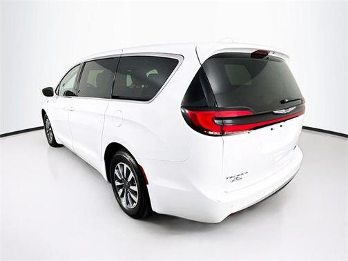 2022 Chrysler Pacifica Hybrid Touring L