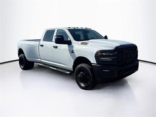 2025 RAM 3500 Tradesman Crew Cab 4x4 8' Box